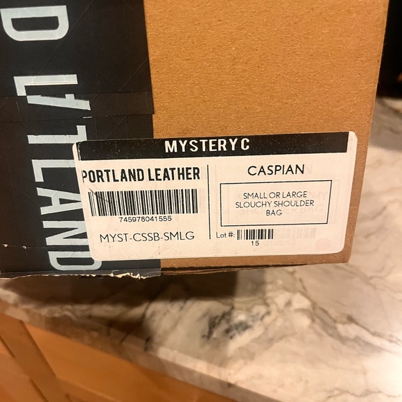 NEW 🦄 Caspian Portland leather goods small slouchy shoulder bag - Picture 3 of 14